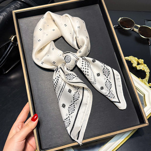 <span class=keywords><strong>Sciarpa</strong></span> Bandana di raso in raso <span class=keywords><strong>elegante</strong></span> in seta Paisley Bandana <span class=keywords><strong>sciarpa</strong></span> Vintage <span class=keywords><strong>blu</strong></span> Navy quadrata in seta di raso per le donne 70x70cm - Product Image 6