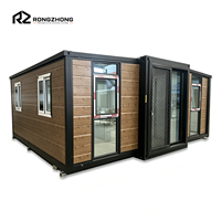 Maison modulaire préfabriquée à double aile extensible avec portes et fenêtres en verre pleine hauteur