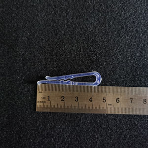 Clips de <span class=keywords><strong>camisa</strong></span> de plástico <span class=keywords><strong>transparente</strong></span> PS de alta calidad para almacenamiento y organización de ropa; Clips de falda transparentes en forma de U - Product Image 5