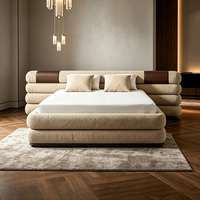 Nouveau lit capitonné de luxe italien, moderne, minimaliste, écologique, durable, à panneaux larges, pour villas et chambres parentales