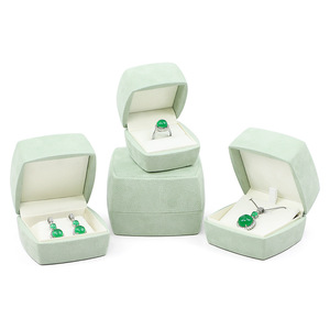 Boîtes à bijoux en daim doux haut de gamme personnalisées par le fournisseur, pour bagues, pendentifs, bracelets, coffrets pour cadeaux de mariage - Product Image 5