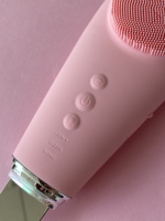 Brosse nettoyante faciale en silicone souple 2-en-1 et appareil exfoliant ultrasonique pour un nettoyage en profondeur des pores et une meilleure absorption des sérums