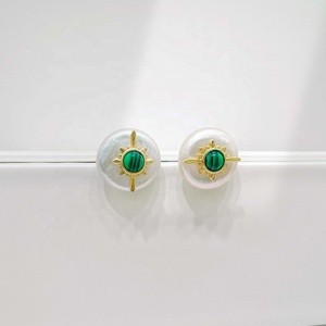 Boucles d'oreilles clous rondes vintage en laiton, cuivre, perle, émail, zircon, plaqué or, style coréen, motif œil unique, pour femme, prix de gros - Product Image 5