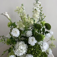 Bouquet de fleurs artificielles B127 blanc, vert, rose et hortensia pour centre de table, allée et décoration d'événements de mariage