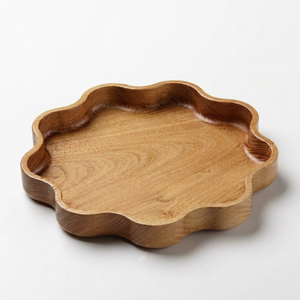 Plateau de service en bois poli, personnalisé, inspiré de la nature, respectueux de l'environnement, avec poignées, idéal pour les mariages, les fêtes de déménagement et la cuisine - Product Image 1