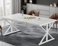 Table à manger en bois de luxe OEM avec motif marbre blanc, base croisée en laiton massif et bord poli pour hall d'hôtel de prestige