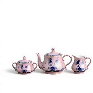 ชุดกาแฟเซรามิกสไตล์อิตาลีสีชมพูสุดหรู พร้อมโถใส่น้ำตาลและโถใส่นม บรรจุในกล่องของขวัญรักษ์โลก เหมาะสำหรับโรงแรมและบ้านพักอาศัย สินค้าใหม่ - Product Image 1