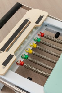Lettino Reformer <span class=keywords><strong>Pilates</strong></span> in Lega di Alluminio di Alta Qualità con Carrello Grande e Binario Silenzioso per Studi <span class=keywords><strong>Pilates</strong></span> - Direttamente dalla Fabbrica - Product Image 5