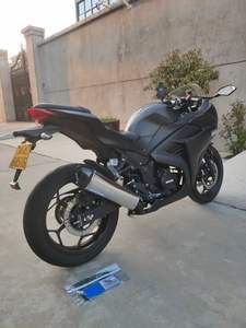 La <span class=keywords><strong>Kawasaki</strong></span> <span class=keywords><strong>Ninja</strong></span> 250cc, un best-seller incontournable, est une moto à essence idéale pour les débutants - Product Image 5