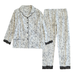 Set <span class=keywords><strong>Pigiama</strong></span> <span class=keywords><strong>Premaman</strong></span> e Allattamento in Doppia Garza Floreale con Top a Bottoni e Colletto, Pantaloni Lunghi con Polsini in Pizzo - Product Image 1
