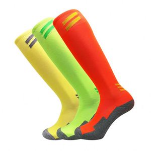 Chaussettes de sport professionnelles de haute qualité, élastiques, pour la ligue de football, avec semelle en tissu éponge, hauteur genou, personnalisables pour équipes sportives - Product Image 3
