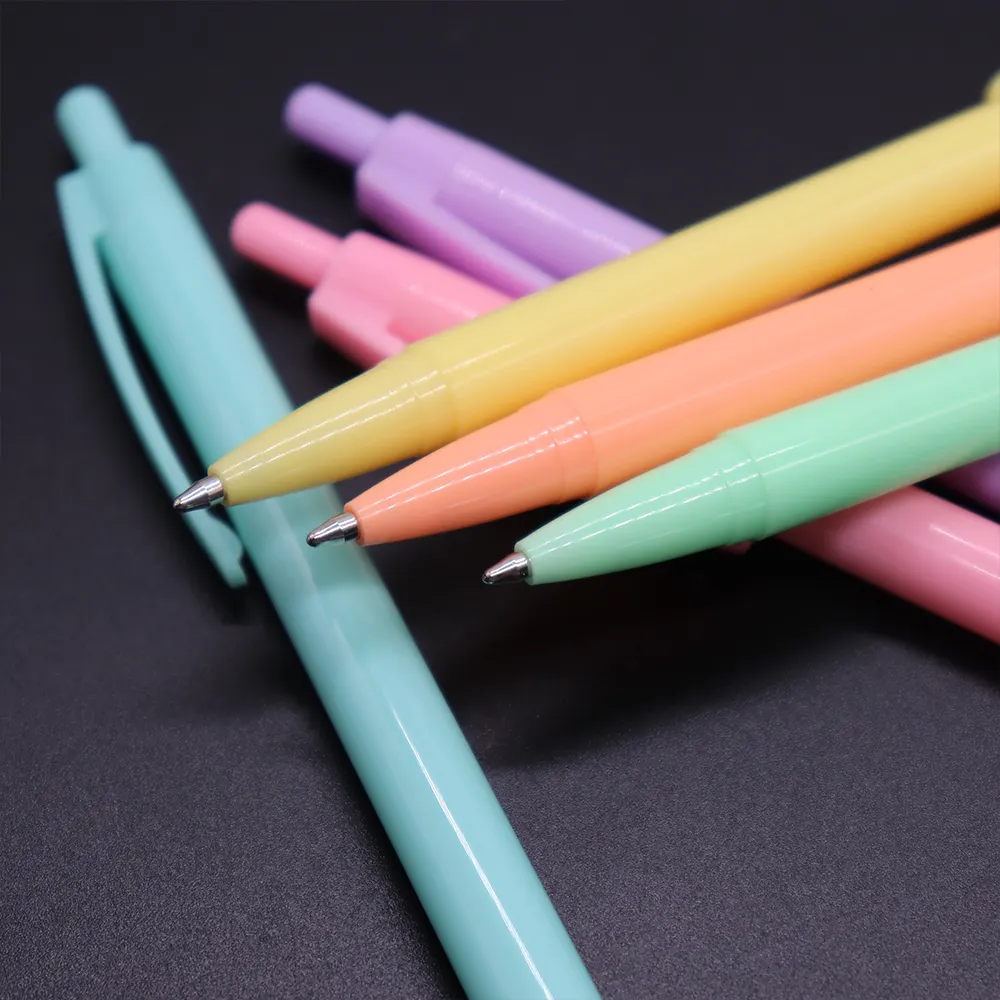 Tüm dünyada iyi satış promosyon plastik tükenmez kalem ile özel LOGO, ucuz kalem