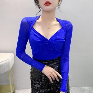 เสื้อยืดซีทรูเซ็กซี่รัดรูปสำหรับผู้หญิง แขนยาว คอลึก ทรงเข้ารูปพิเศษ ดีไซน์คอวี ผ้าตาข่าย สำหรับต้นฤดูใบไม้ร่วง - Product Image 2