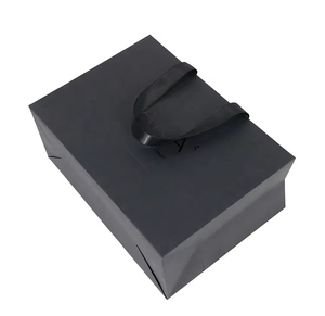 Tùy Chỉnh In Ấn Hot Foiled Logo Tái Chế Quà Tặng In Mua Sắm Túi Giấy Màu Đen Với Ribbon Xử Lý Bao Bì Túi Giấy - Product Image 3