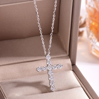 Collier Croix en Argent S925 Électroplaqué avec Moissanite Ronde Incrustée, Bijou Tendance pour Femme, Meilleure Vente Actuelle