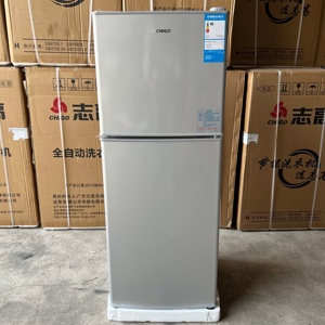 Réfrigérateur compact à double porte de 156 L, congélateur en haut, réfrigérateur en bas - Product Image 3
