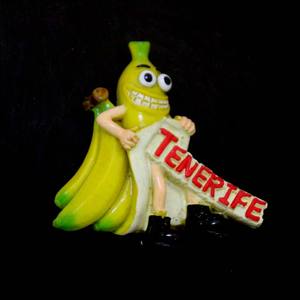 แม่เหล็กติดตู้เย็นรูปสาวใส่บิกินี่ถือกล้วย งานเรซิ่น ของที่ระลึกนักท่องเที่ยว เทเนริเฟ่ สเปน รับผลิตตามสั่งขายส่ง - Product Image 3