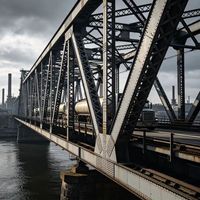 Bâtiments préfabriqués, pont en acier au design esthétique pour l'aménagement paysager urbain et l'embellissement de la ville