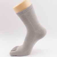 Chaussettes à cinq orteils de couleur unie classique Crew Cotton Adult Men 5 Finger Socks