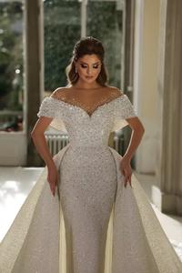 Robes <span class=keywords><strong>de</strong></span> mariée africaines <span class=keywords><strong>de</strong></span> luxe à manches longues avec illusion <span class=keywords><strong>de</strong></span> perles, traîne amovible, robes <span class=keywords><strong>de</strong></span> mariée à une épaule - Product Image 2