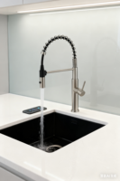 Robinet de cuisine monocommande moderne avec douchette extractible, finition or brossé, à poser sur plan, 1 trou, avec cartouche céramique durable
