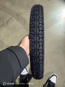 Pneus de moto 3.00-18 neufs, sans chambre à air, 300-18, <span class=keywords><strong>prix</strong></span> avantageux, directement de l'usine en Chine - Product Image 3