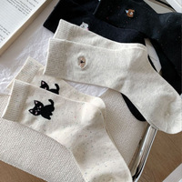Chaussettes brodées de dessins animés pour femmes, en coton, douces pour la peau, confortables et douces, mi-mollet, élastiques et polyvalentes