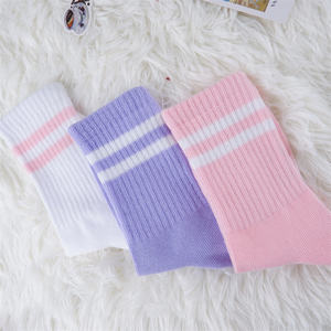 جوارب نسائية بأنبوب متوسط, جوارب نسائية بأنبوب متوسط بسيط يسمح بمرور الهواء في الحرم الجامعي ، جوارب طاقم مخصصة <span class=keywords><strong>Kpop</strong></span> - Product Image 2