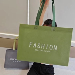 Sacs cadeaux non tissés avec logo personnalisé pour offrir des cadeaux personnalisés - Product Image 1