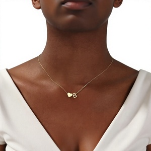 Corazón Chapado en Oro de 14K. Collar con Colgante de Letra, Cadena con Eslabones, Collar con Inicial Personalizada para Mujeres y Niñas, Regalo - Product Image 4