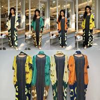 Robe longue Kaftan africaine en gros pour femme, avec perles dorées, bande centrale, panneau avant noir, motif abstrait supérieur, motif rond inférieur et écharpe