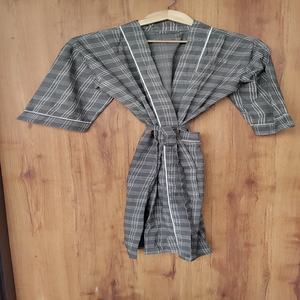 Robe kimono en coton bleu grande taille, imprimé floral fait main, disponible en gros - Product Image 1