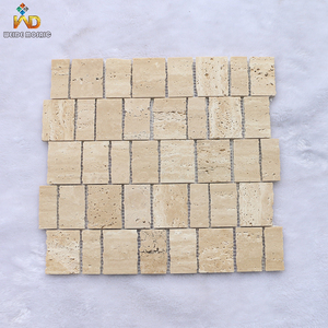 Mosaïque de travertin beige à bords irréguliers pour la décoration des murs, salles de bain, cuisines, crédences, entourages de cheminées et zones similaires - Product Image 1