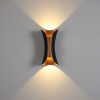 Lampe d'extérieur à LED Éclairage économiseur d'énergie Lampes de couloir de balcon Colonne de jardin Angle réglable Lampe murale à LED personnalisée