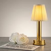 Lampe de table LED sans fil rechargeable avec abat-jour en tissu plissé pour maisons modernes et hôtellerie (vente en gros)