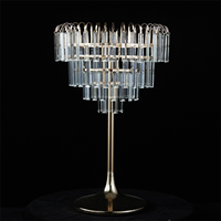 Centres de table de mariage exquis de luxe, support de fleurs en métal doré, vase à fleurs en cristal pour la décoration d'événements de fête de mariage