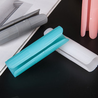 Vente en gros de pinces de fixation en plastique anti-glissement pour draps de lit, désodorisantes, personnalisables en couleur et logo, avec services de découpe et de traitement