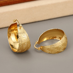 Orecchini a Cerchio Larghi con Motivi Geometrici Vintage per Donne, Gioielli Eleganti e alla Moda - Product Image 3
