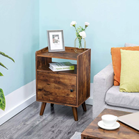 Table de chevet moderne en bois massif marron chaud avec porte à poignée interchangeable, meuble de chambre à coucher pour appartement