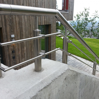 Accessoires de main courante d'escalier en acier inoxydable sur mesure, connecteurs de garde-corps modernes, installation intérieure et extérieure