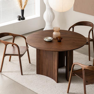 Mesa de Comedor Redonda de Nogal Estilo Naturalista Wabi Sabi, Diseño Moderno, Patas de Madera Estables, 4 Plazas - Product Image 1