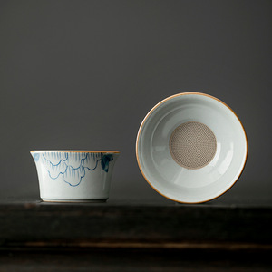 Juego de coladores de té de cerámica pintados a mano, estilo chino azul y blanco, filtro de cerámica para preparar té. - Product Image 3
