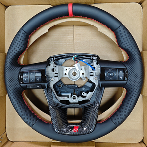 Volante de cuero medio perforado con embellecedor de carbono para Toyota Hilux GD6 GR Revo N70 N80 Land Cruiser <span class=keywords><strong>LC</strong></span> <span class=keywords><strong>200</strong></span> 300 2015-2022 - Product Image 2