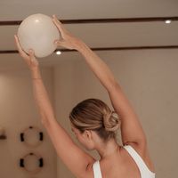 Bosuing bola keseimbangan setengah lingkaran, peralatan Yoga Pilates kebugaran rumah tebal Anti licin tahan lama