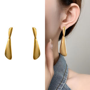 Pendientes Largos de Gota Gruesos con Forma de Lágrima, Chapados en Oro de 18K, para Mujer, Modernos, Geométricos, para Bodas, Fiestas de Graduación - Product Image 1