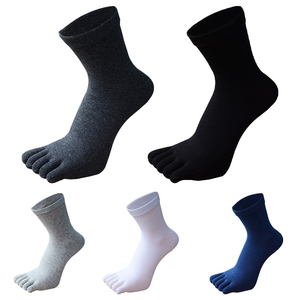 Chaussettes épaisses <span class=keywords><strong>d</strong></span>'automne et <span class=keywords><strong>d</strong></span>'<span class=keywords><strong>hiver</strong></span> à cinq orteils en coton épais de grande taille pour hommes Chaussettes à orteils en coton de couleur pure pour hommes - Product Image 4