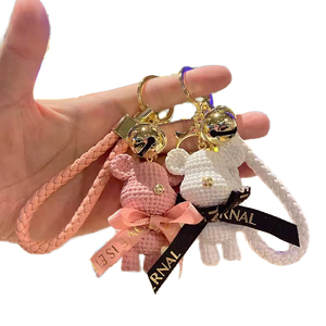 พวงกุญแจขนเรซินที่มีชื่อเสียงทางอินเทอร์เน็ตผูกโบว์ไหมพรม3D ตุ๊กตากระต่ายหมีพวงกุญแจสไตล์การ์ตูนน้ำหนักเบาของขวัญคู่จี้กุญแจขายส่ง - Product Image 1