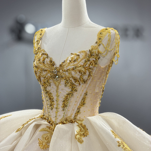 ชุดราตรีงาน Quinceanera สีไอวอรี่ทอง รุ่น Dy1386 ดีไซน์หรูหรา ตกแต่งด้วยผ้าแอพพลิเคชั่น ผ้าชีฟองพองฟู กระโปรงระบาย แต่งระบายช่วงชายกระโปรง เหมาะสำหรับงานพรอม งานปาร์ตี้ สไตล์เจ้าหญิง โทนสีธรรมชาติ - Product Image 6