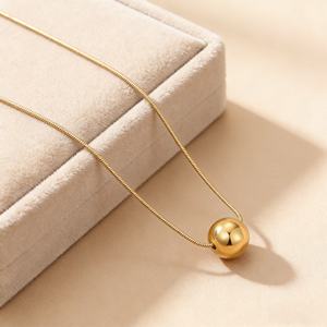 Collar de Acero Inoxidable 316L con Colgante de Corazón y Mariposa Chapado en Oro de 18K, Diseños de Joyería de Moda, Venta al por Mayor - Product Image 1