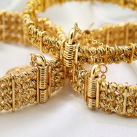 Bracelet de luxe multi-couches pour femme, motif islamique, avec perles en or 18 carats et pièces de monnaie Lira – Nouvelle collection très prisée